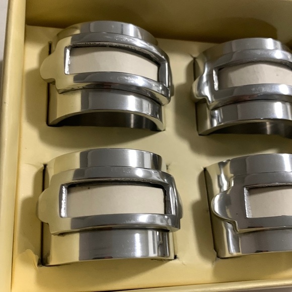 𝅺POTTERY Barn Placecard Napkin Rings Silver Tone- like new- set of 4 - Picture 10 of 11